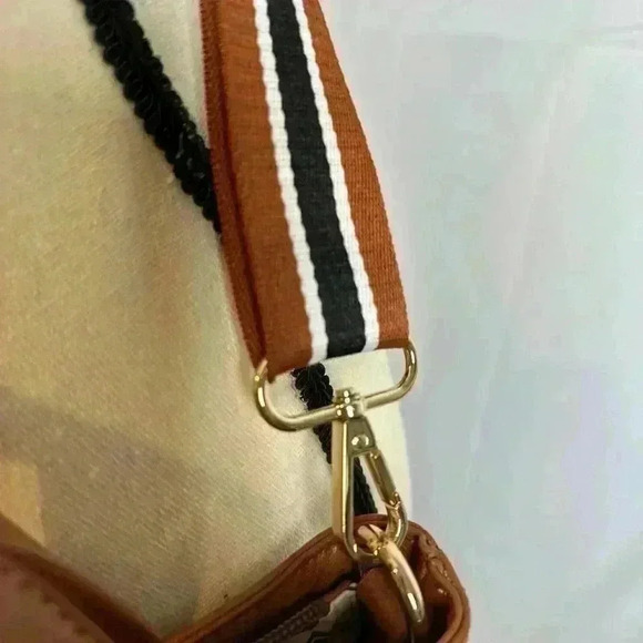 NWT - A'tared Altar'd State Crossbody Purse with Adjustable Strap - Picture 4 of 9